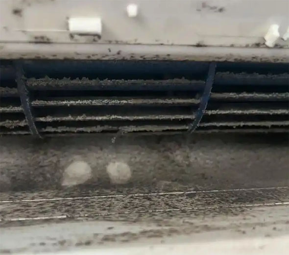 偃师空调吹的风有股烧焦味是怎么回事